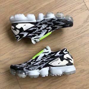 SOLD - Nike VaporMax Moc 2 x Acronym